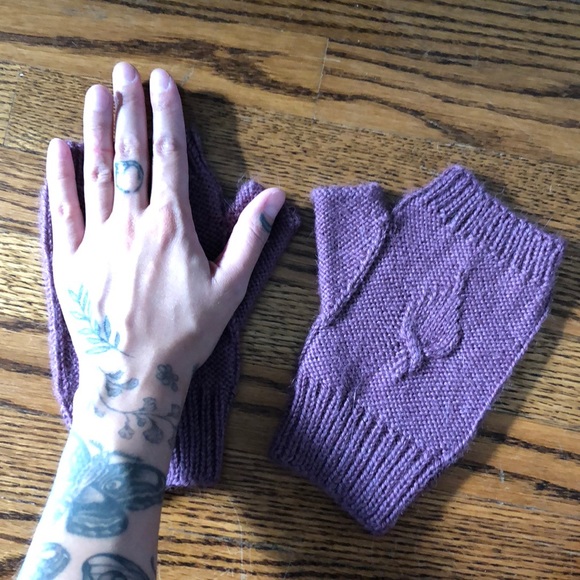 Wool silk hand warmers, fingerless mitts, purple - Picture 3 of 4